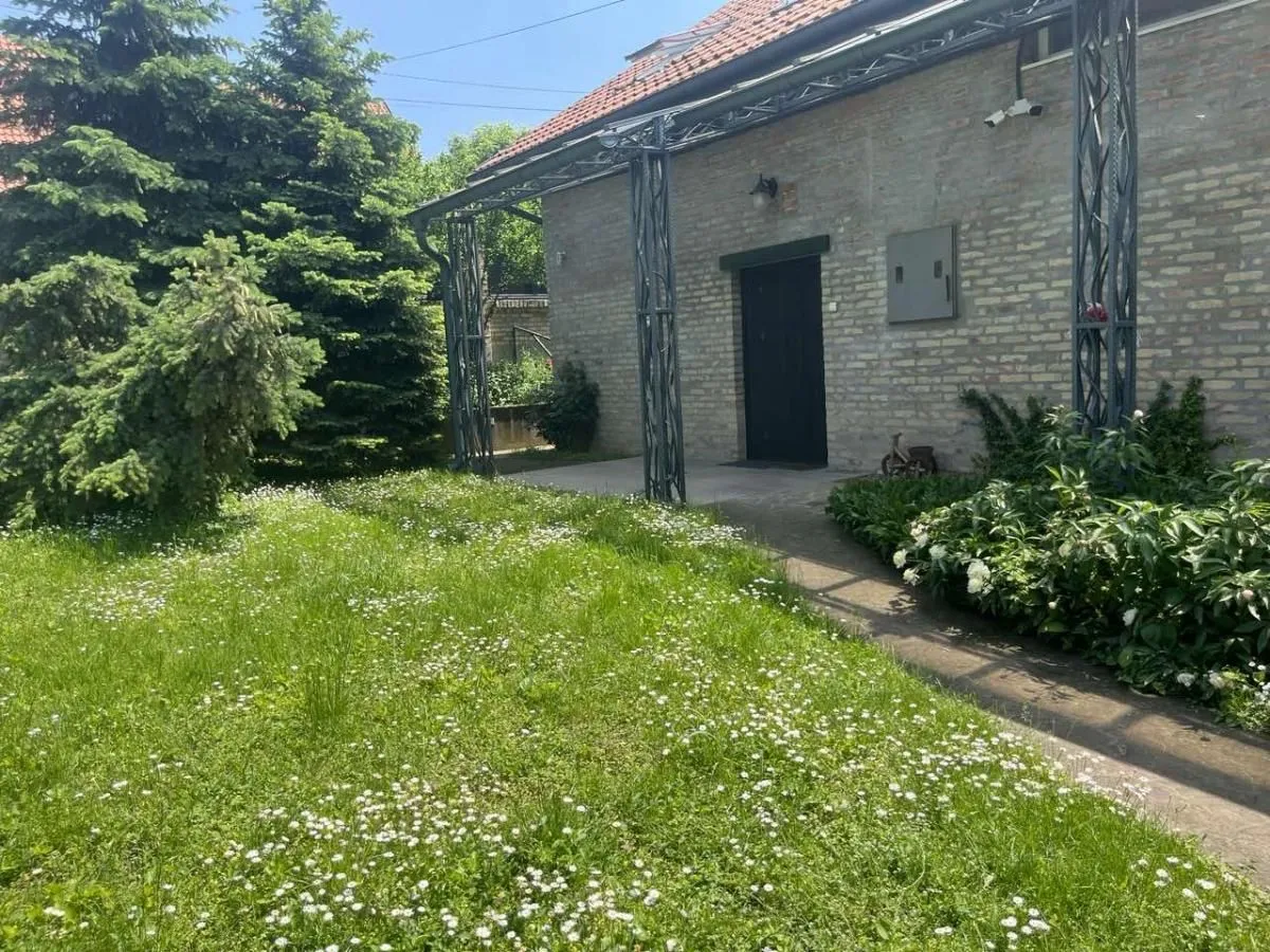 Rent, house, 280m², Zvezdarska Šuma, Zvezdara Sve Podlokacije
