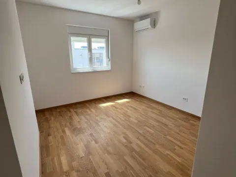 Sale, three bedroom apartment, 104m², Stari Aerodrom, Podgorica - image 3