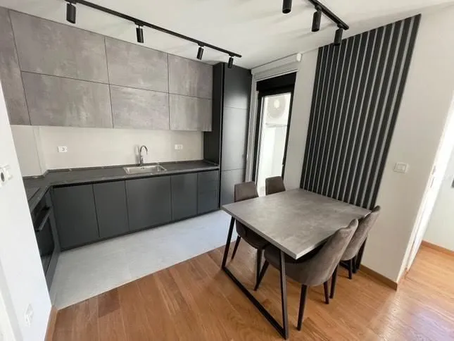 Izdavanje, dvosoban stan, 70m², Tološka šuma, Podgorica