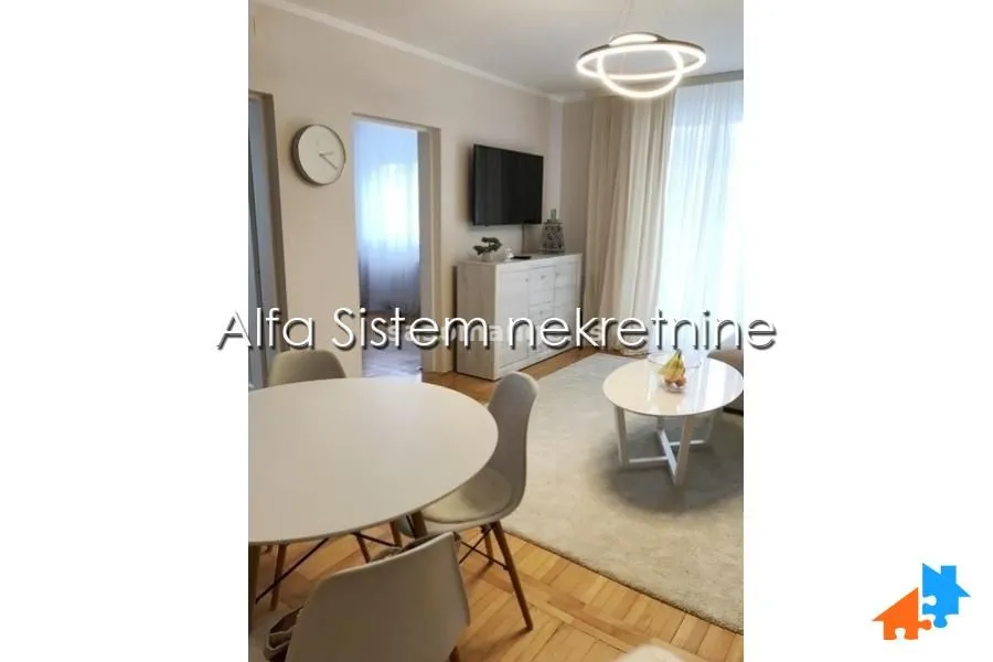 Izdavanje, trosoban stan, 72m², Savski Venac, Beograd