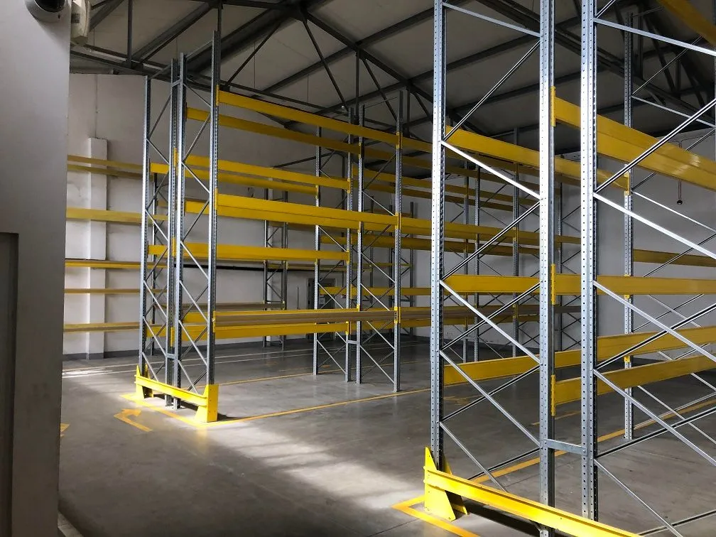 Izdavanje, poslovni prostor, 1600m², Zemun Sve Podlokacije, Beograd