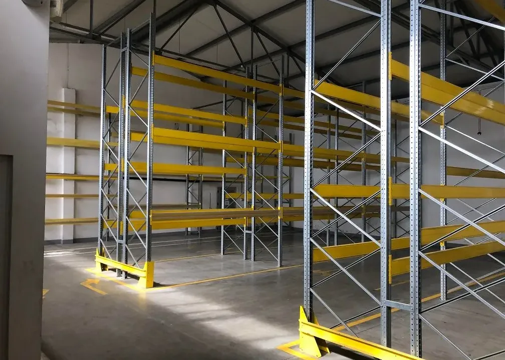 Izdavanje, poslovni prostor, 1600m², Zemun Sve Podlokacije, Beograd