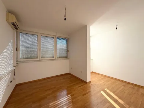 Prodaja, dvosoban stan, 84m², Autobuska stanica, Podgorica - image 7