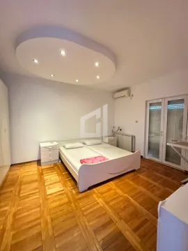 Izdavanje, trosoban stan, 250m², Tološi, Podgorica - image 3