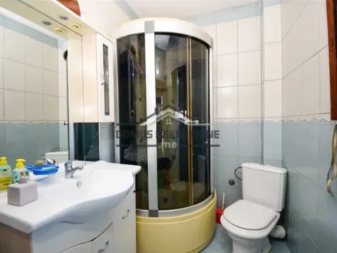 Prodaja, kuća, 223m², Stari Aerodrom, Podgorica - image 4