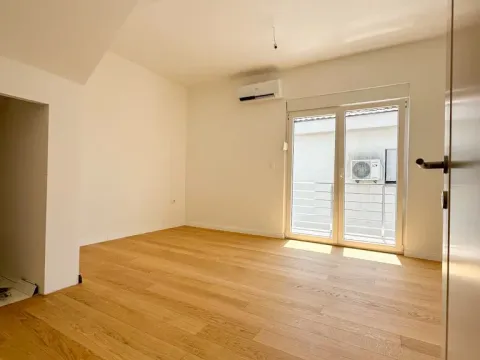 Prodaja, četvorosoban stan, 160m², Drač, Podgorica - image 4