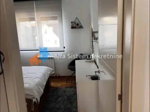 Izdavanje, trosoban stan, 70m², Stari Grad, Beograd - image 16