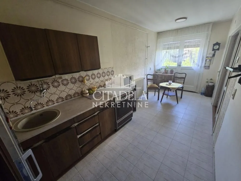 Prodaja, dvosoban stan, 70m², Zemun Sve Podlokacije, Beograd