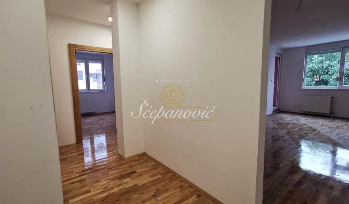 Prodaja, četvorosoban stan, 103m², Salajka, Novi Sad Sve Podlokacije
