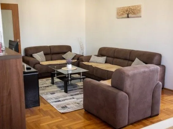 Izdavanje, dvosoban stan, 88m², Tuški Put, Podgorica