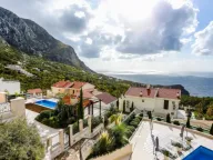 Rent, house, 180m², Blizikuće, Budva - image 1