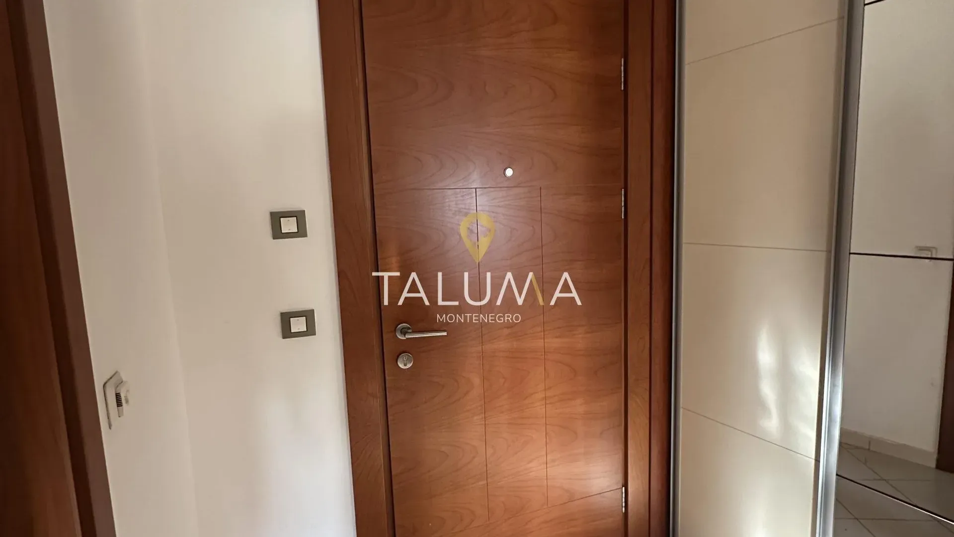 Izdavanje, jednosoban stan, 40m², Preko Morače, Podgorica