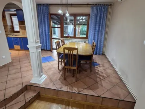 Rent, house, 250m², Centar, Stara Pazova - image 4