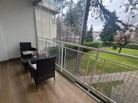 Rent, four bedroom apartment, 150m², Dedinje Sve Podlokacije, Beograd - image 11