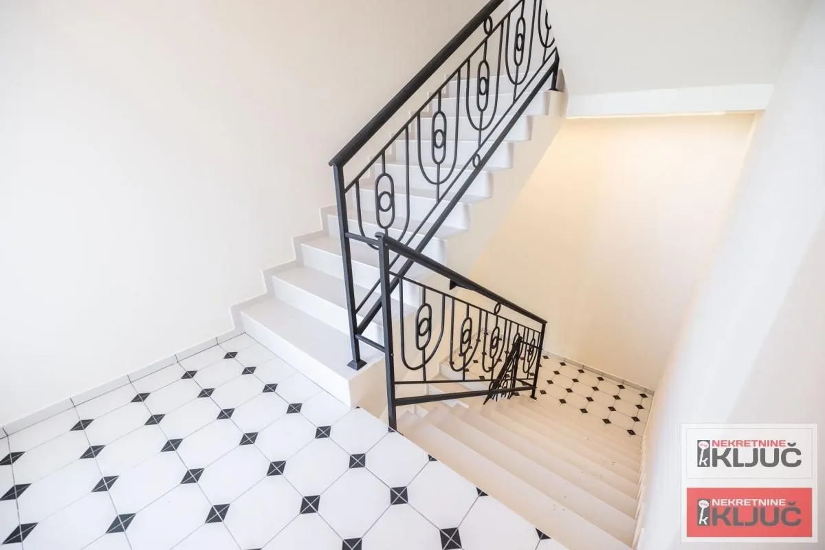 Izdavanje, četvorosoban stan, 135m², Tatarsko brdo, Petrovaradin