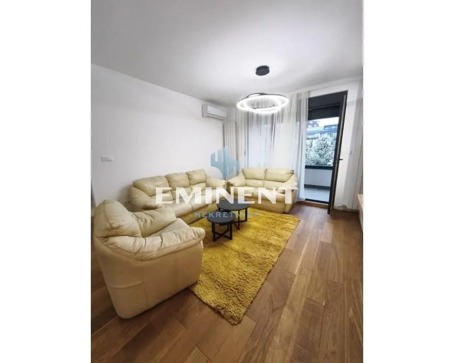 Izdavanje, trosoban stan, 65m², Čubura, Beograd