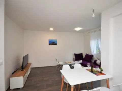 Rent, one bedroom apartment, 45m², Dumidran, Tivat - image 3