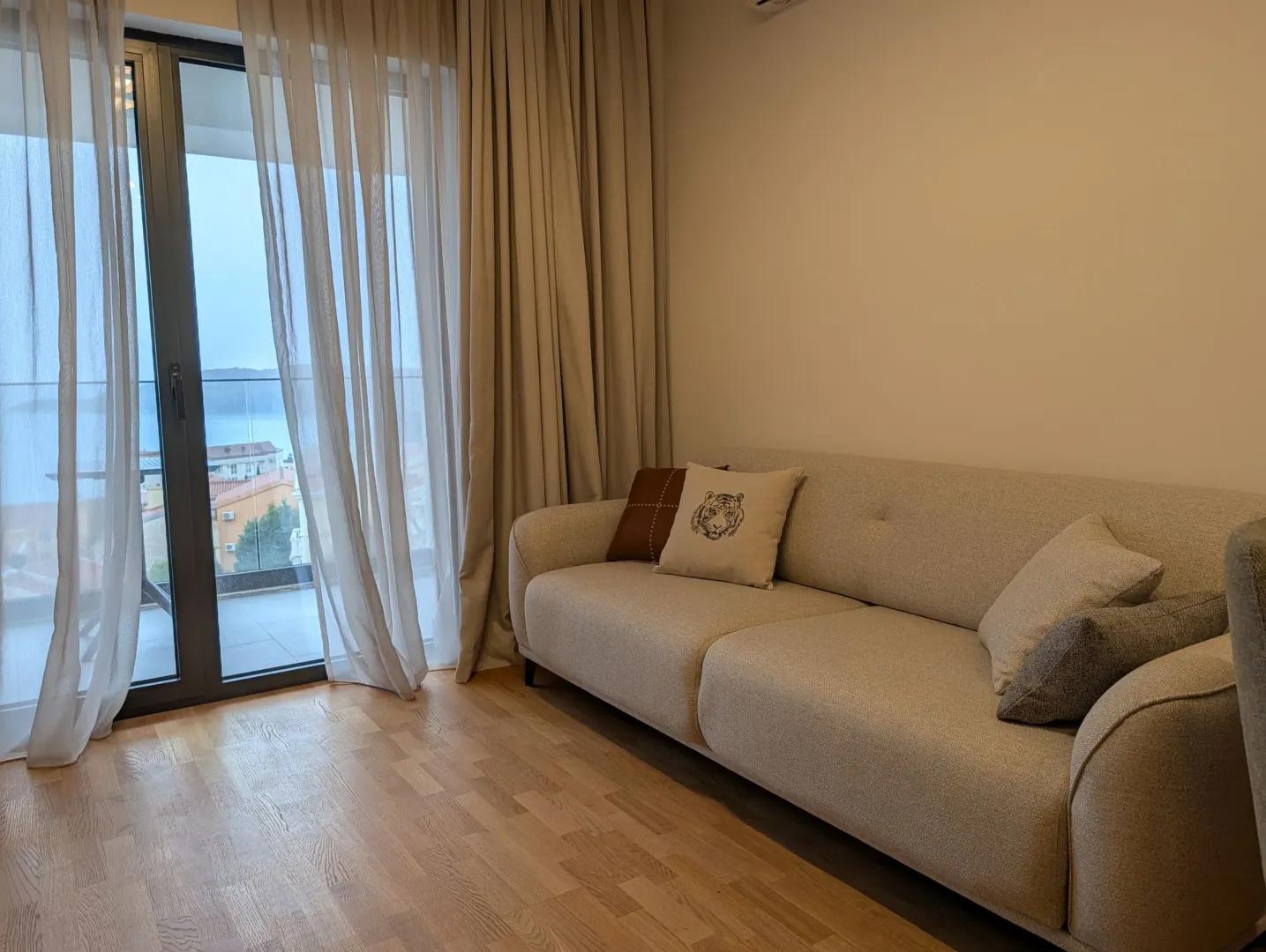 Izdavanje, trosoban stan, 58m², Bečići, Budva