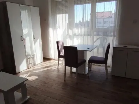 Izdavanje, garsonjera, 30m², Petrovaradin, Novi Sad - image 3