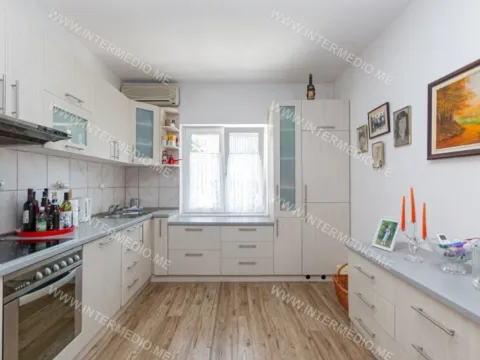 Prodaja, kuća, 316m², Igalo, Herceg Novi - image 13