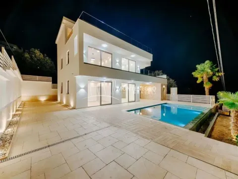 Prodaja, kuća, 365m², Centar, Bar - image 3