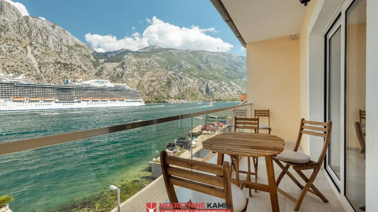 Sale, three bedroom apartment, 103m², Muo, Kotor