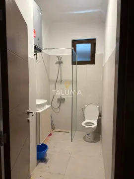 Bathroom equipped with a shower cabin, washbasin, and toilet. - image 6