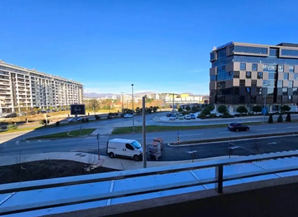 Izdavanje, jednosoban stan, 40m², Central Point, Podgorica