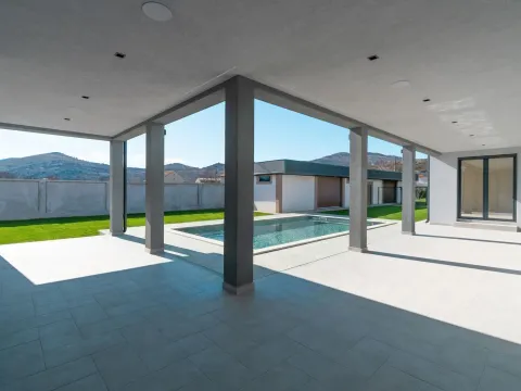 Izdavanje, kuća, 434m², Farmaci, Podgorica - image 2