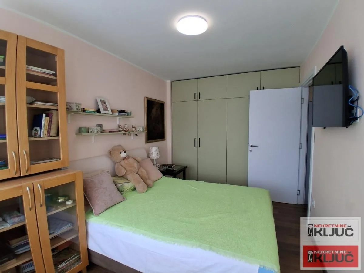Prodaja, trosoban stan, 76m², Socijalno, Novi Sad Sve Podlokacije