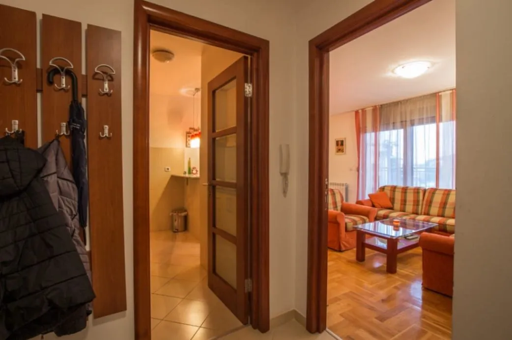 Izdavanje, dvosoban stan, 67m², Preko Morače, Podgorica