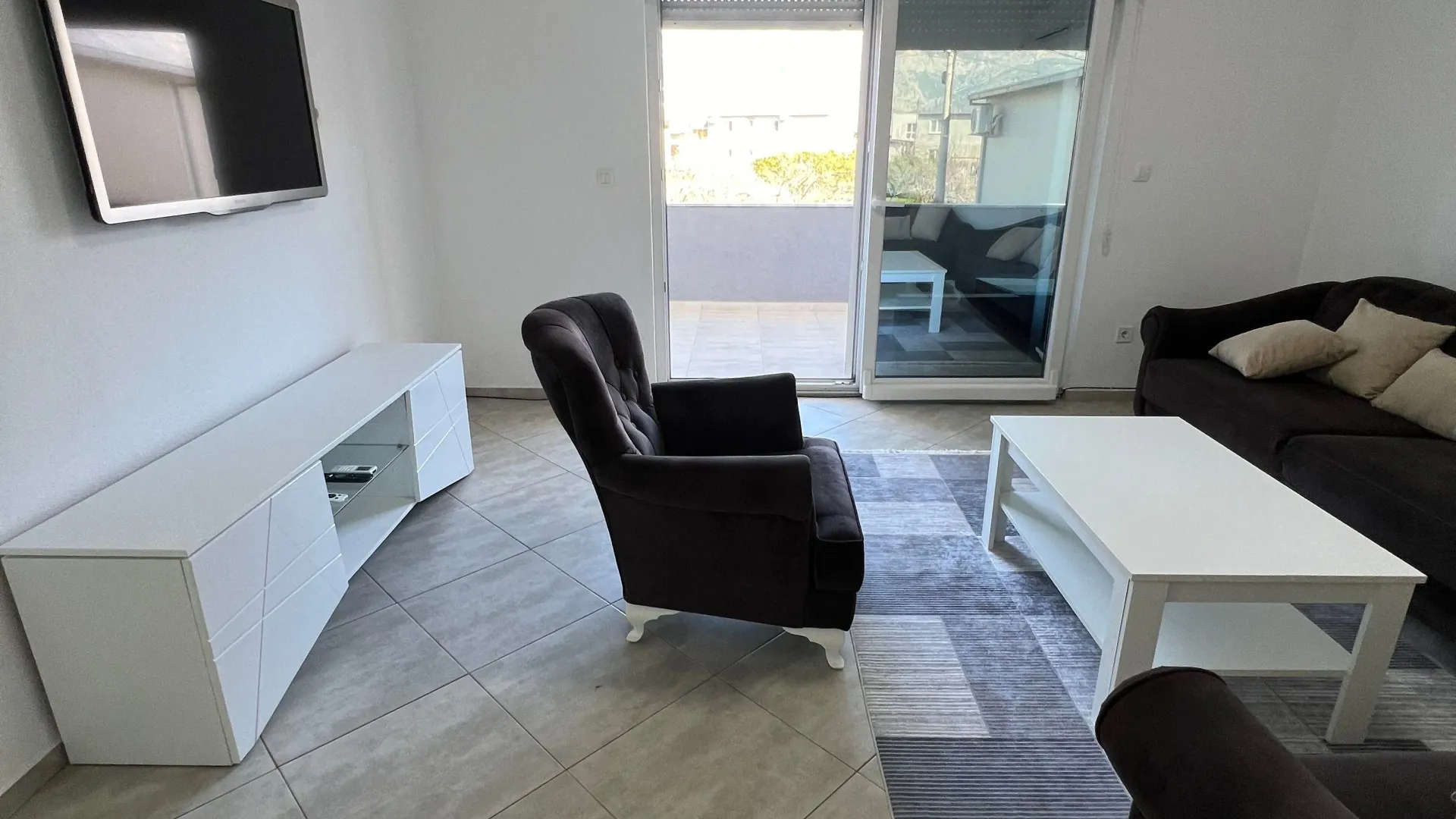 Rent, two bedroom apartment, 85m², Tomba, Bar