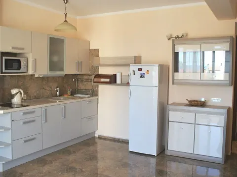 Prodaja, dvosoban stan, 70m², Petrovac, Budva - image 10