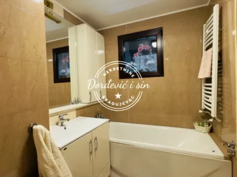 Sale, five bedroom apartment, 151m², Vašarište, Kragujevac - image 8