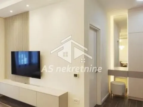 Rent, two bedroom apartment, 40m², Južni Bulevar, Vračar Sve Podlokacije - image 3