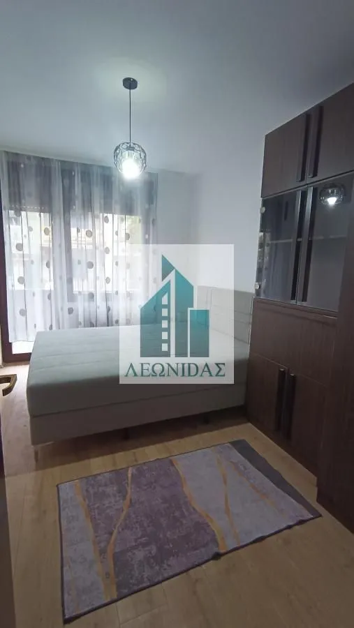 Furnished bedroom with a double bed, wardrobe, and a rug.