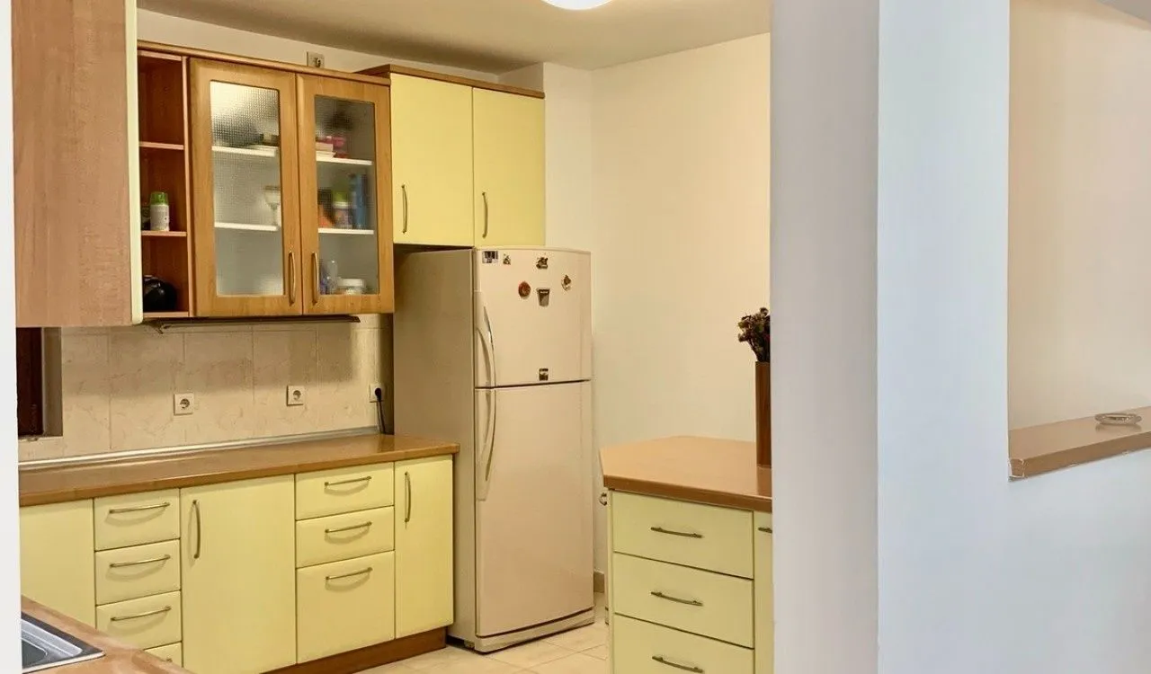 Izdavanje, trosoban stan, 110m², Gorica C, Podgorica