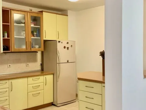 Rent, three bedroom apartment, 110m², Podgorica, Crna Gora - image 10