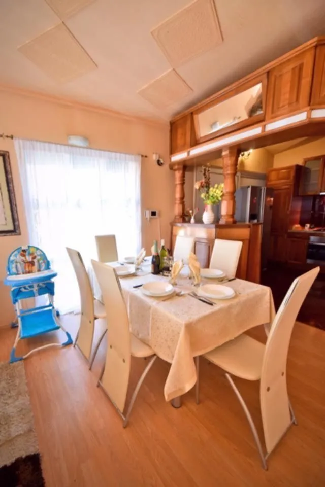 Rent, three bedroom apartment, 200m², Dobre Vode, Bar