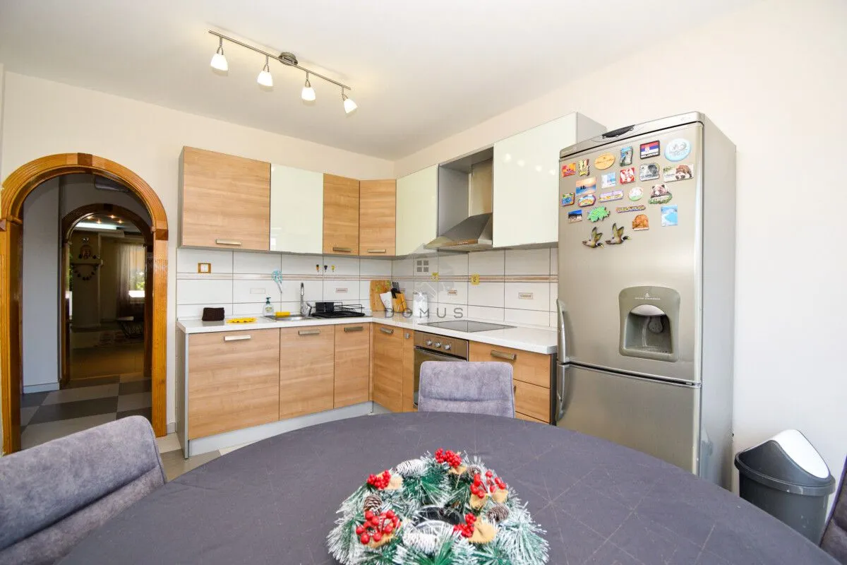 Rent, house, 200m², Gorica C, Podgorica