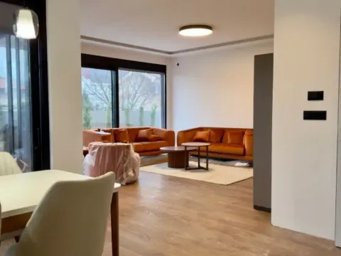 Izdavanje, kuća, 225m², Gornja Gorica, Podgorica - image 2