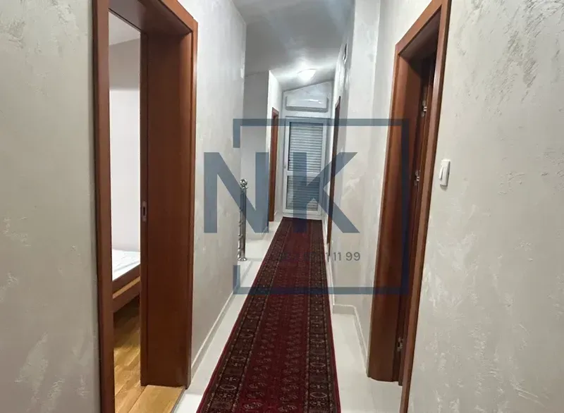 Izdavanje, kuća, 220m², Konik, Podgorica
