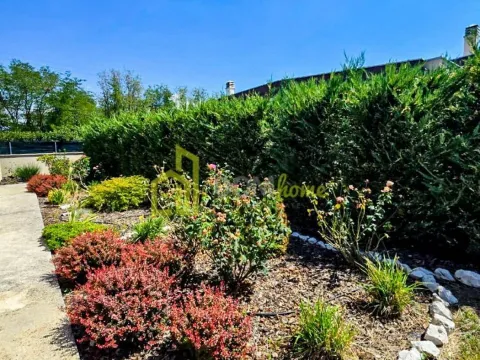 Rent, house, 194m², Tološi, Podgorica - image 17