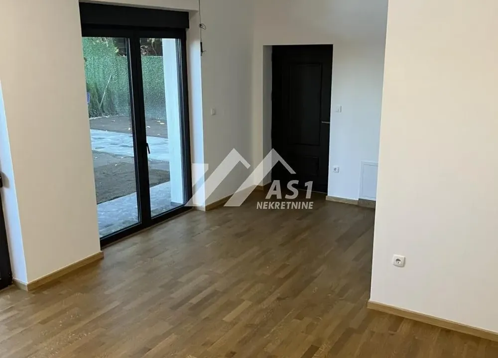 Izdavanje, kuća, 250m², Sremska Kamenica, Petrovaradin