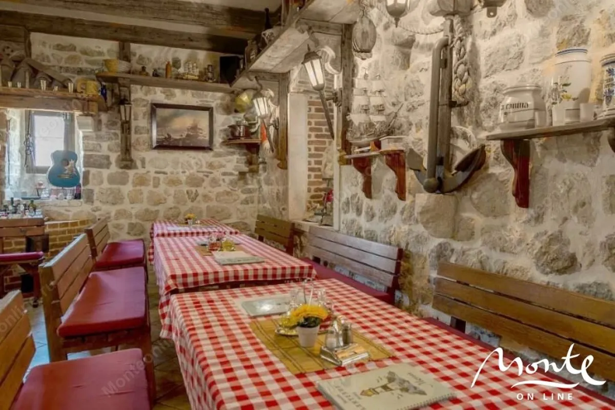 Prodaja, kuća, 330m², Prčanj, Kotor
