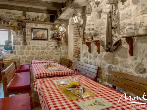 Prodaja, kuća, 330m², Prčanj, Kotor - image 16