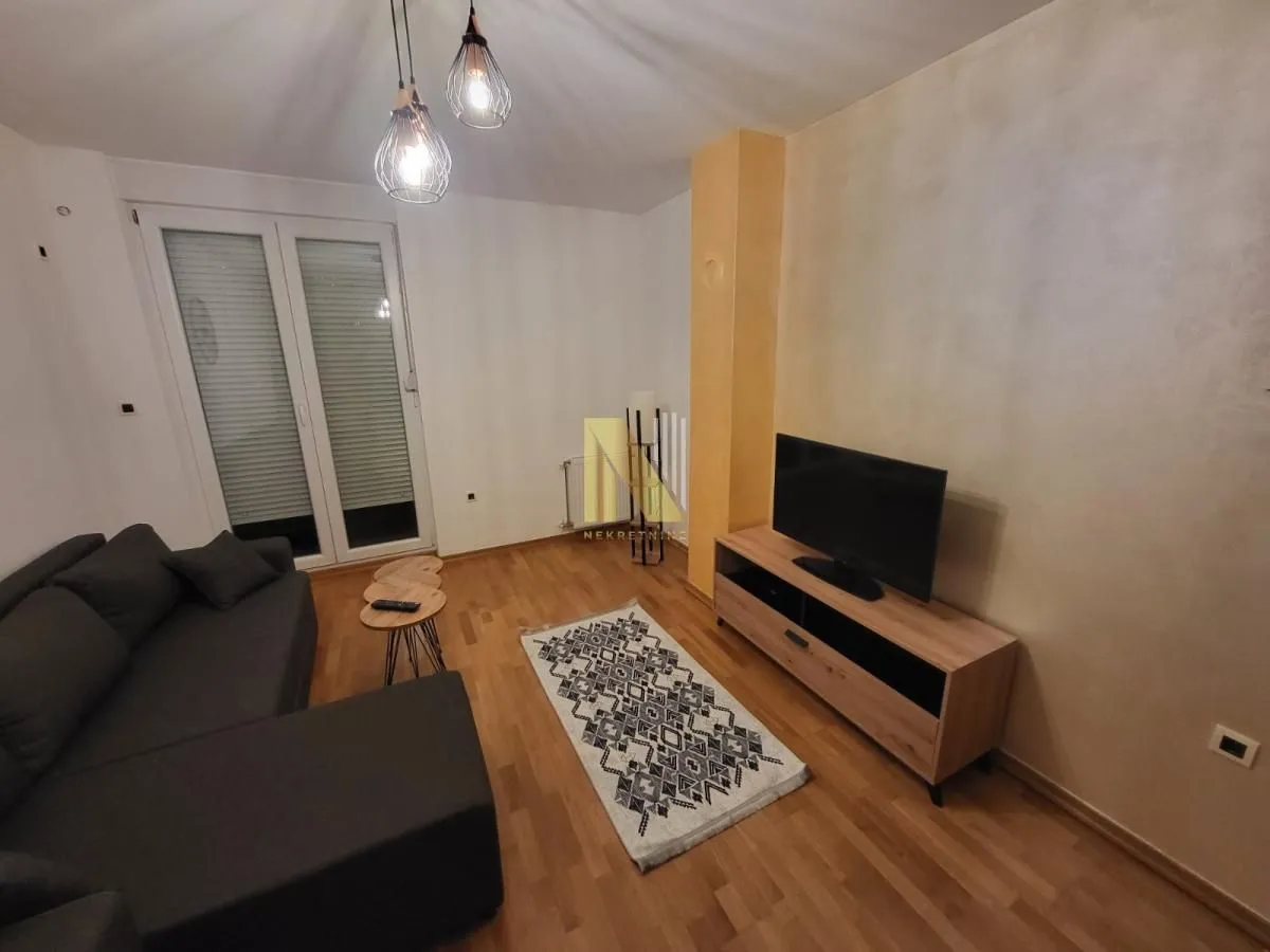 Izdavanje, jednosoban stan, 38m², Sajmište, Novi Sad
