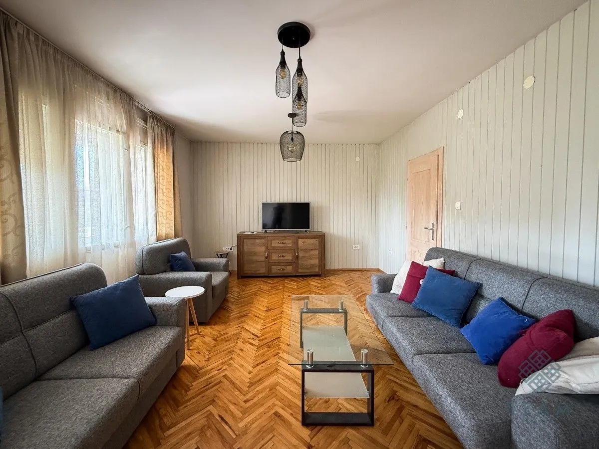 Izdavanje, dvosoban stan, 106m², Stari Aerodrom, Podgorica