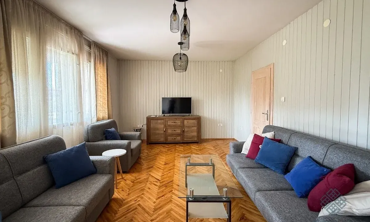 Izdavanje, dvosoban stan, 106m², Stari Aerodrom, Podgorica