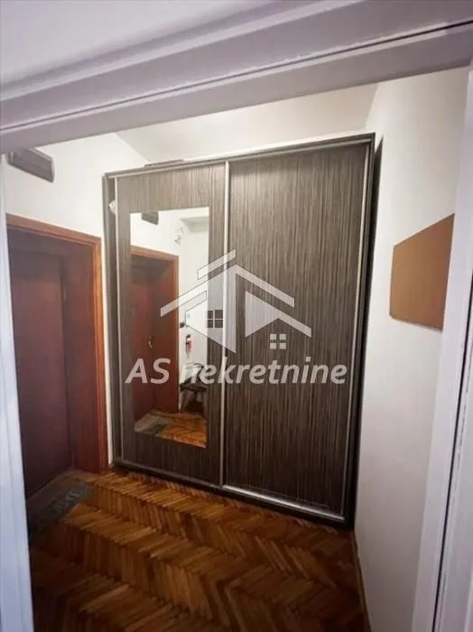 Izdavanje, stan, 40m², Kosančićev Venac, Beograd